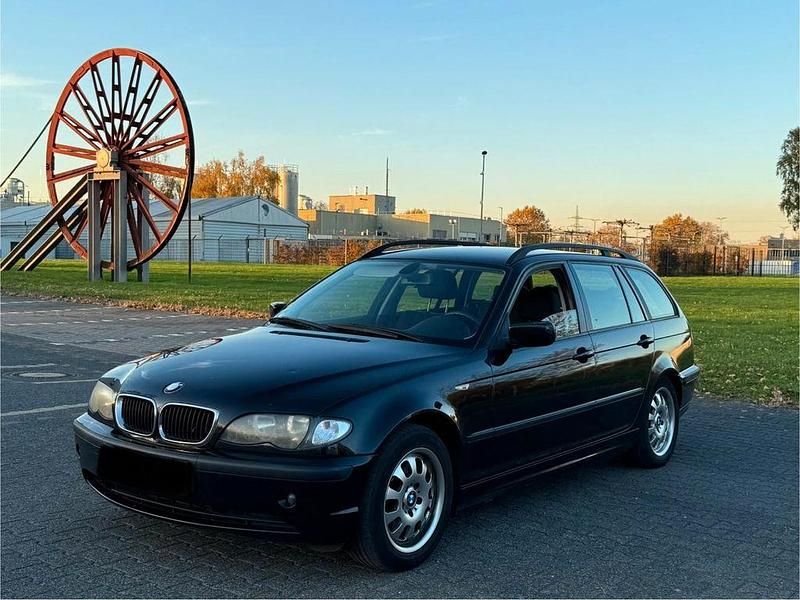 Schwarz Gebraucht 2005 BMW 320 Kombi | 1.950 € (Guter Preis) - Bild 1/4