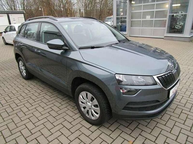 Quarzgrau metallic Gebraucht 2020 Skoda Karoq Active SUV | 17.490 € (Guter Preis) - Bild 1/4