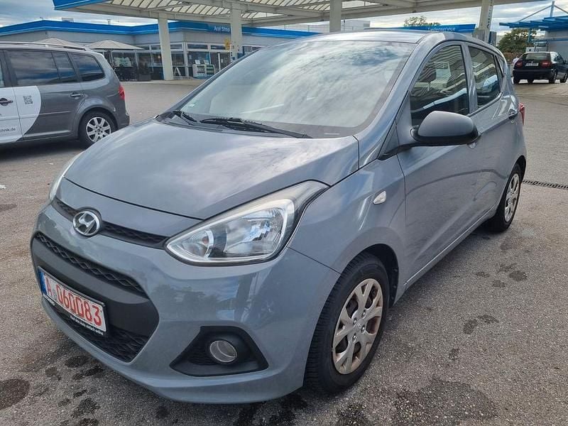 Grau Gebraucht 2015 Hyundai i10 Kleinwagen | 5.000 € (Guter Preis) - Bild 1/4