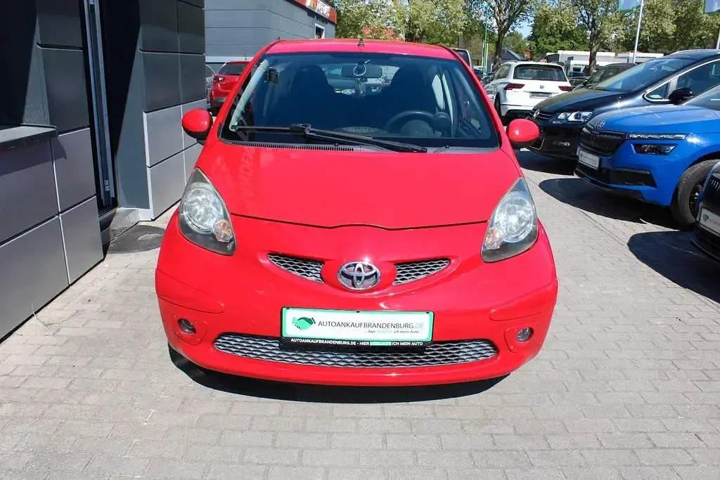 Gebraucht Toyota Aygo Basis 68 PS (50 kW) 2005 Rot Kleinwagen