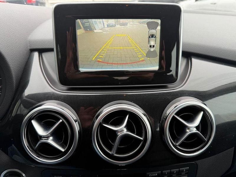 Gebraucht Mercedes B180 122 PS (89 kW) 2014 Silber Van / Kleinbus