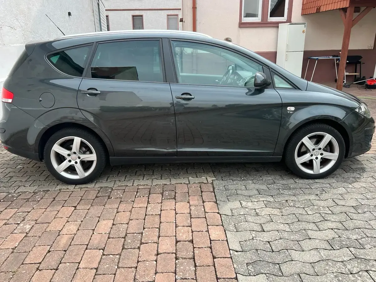 Gebraucht Seat Altea XL 125 PS (91 kW) 2009 Silber Van / Kleinbus