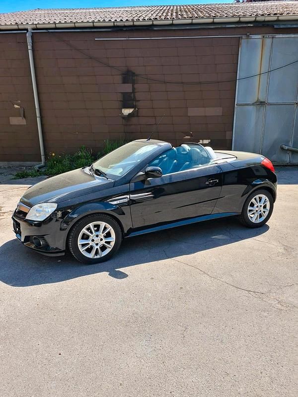 Schwarz Gebraucht 2007 Opel Tigra Cabrio | 1.950 € (Fairer Preis) - Bild 1/4