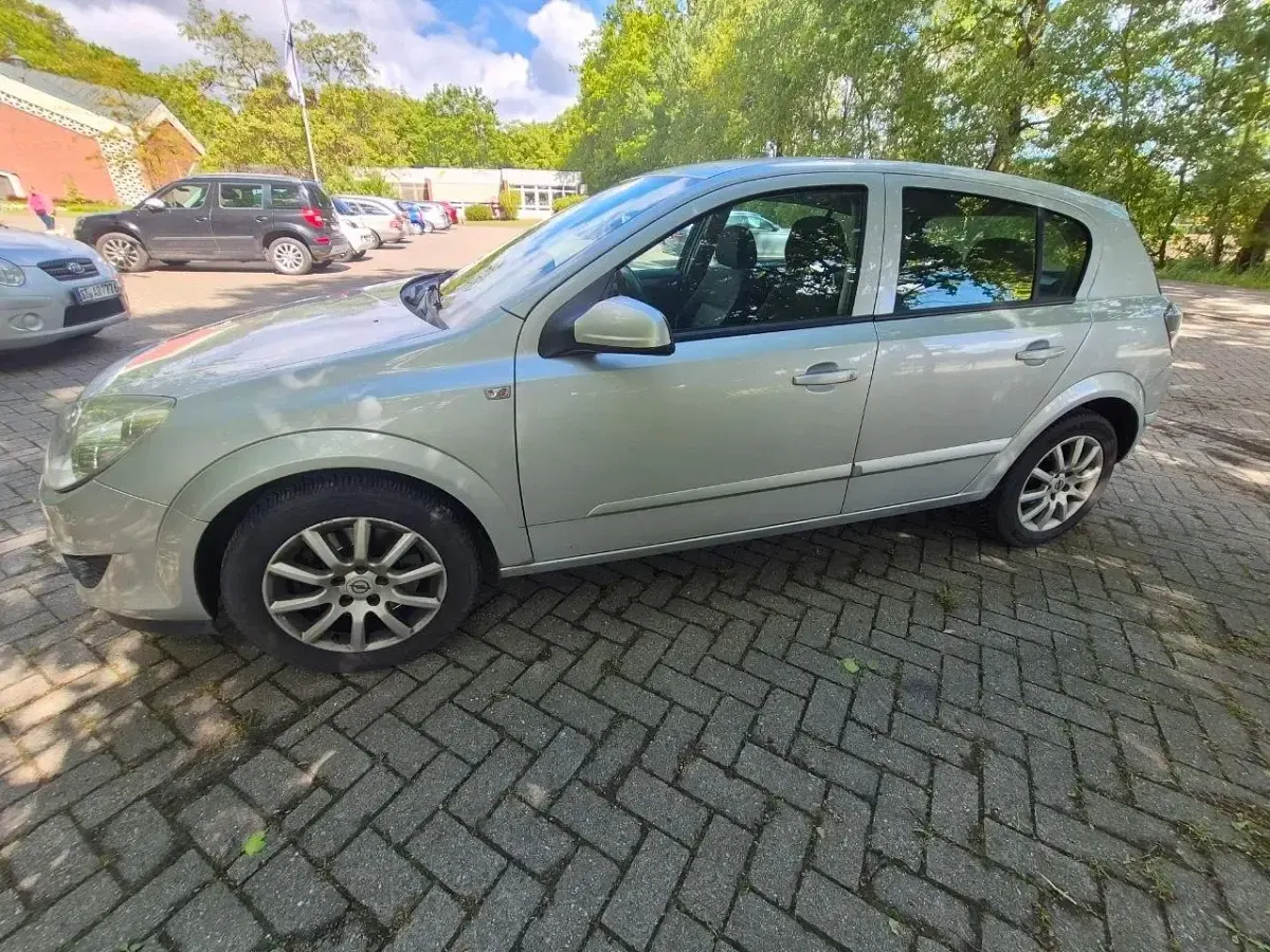 Gebraucht Opel Astra 120 PS (88 kW) 2007 Grau Limousine