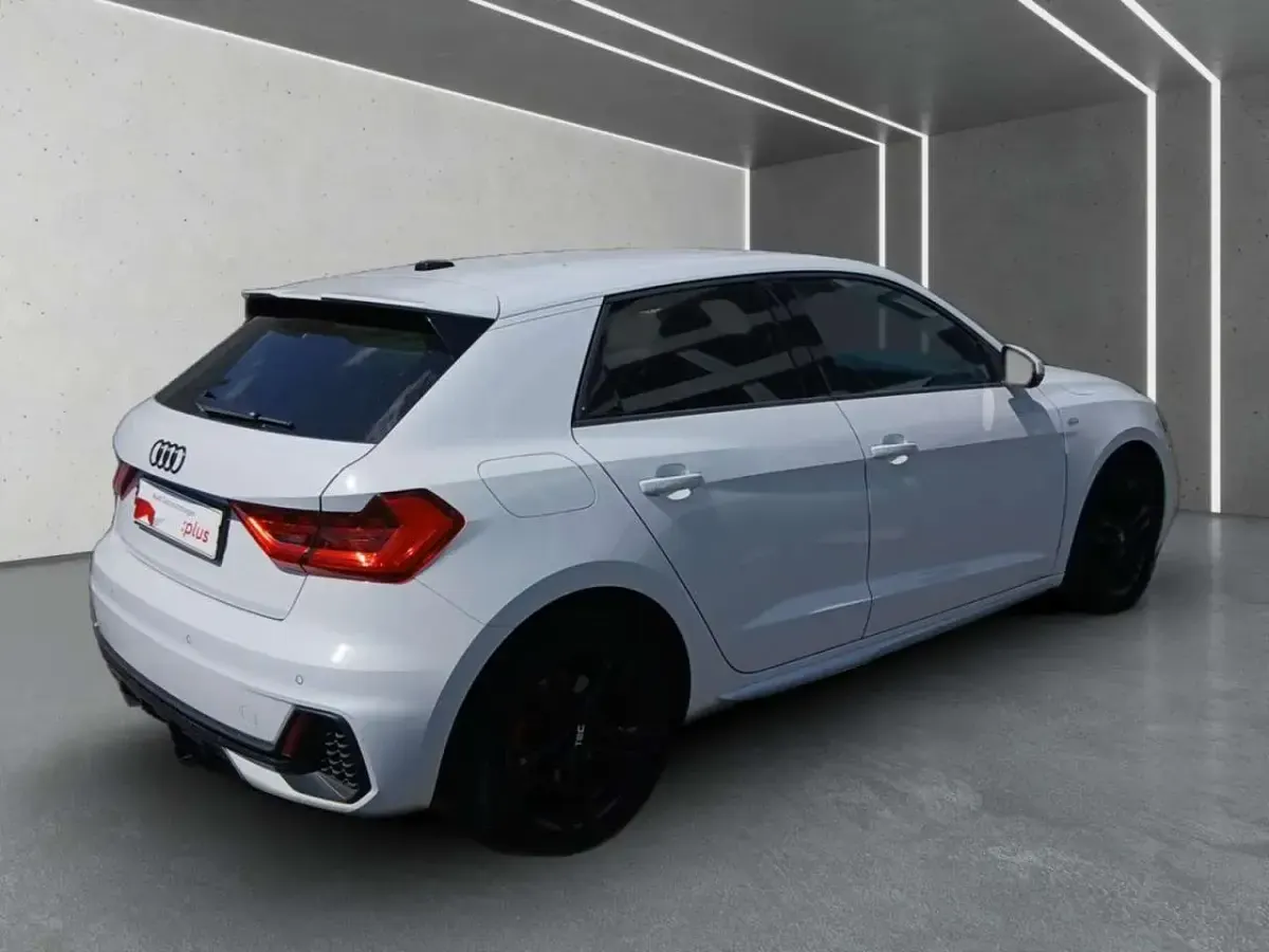 Gebraucht Audi A1 S-Line 207 PS (152 kW) 2023 Gletscherweiß metallic SUV