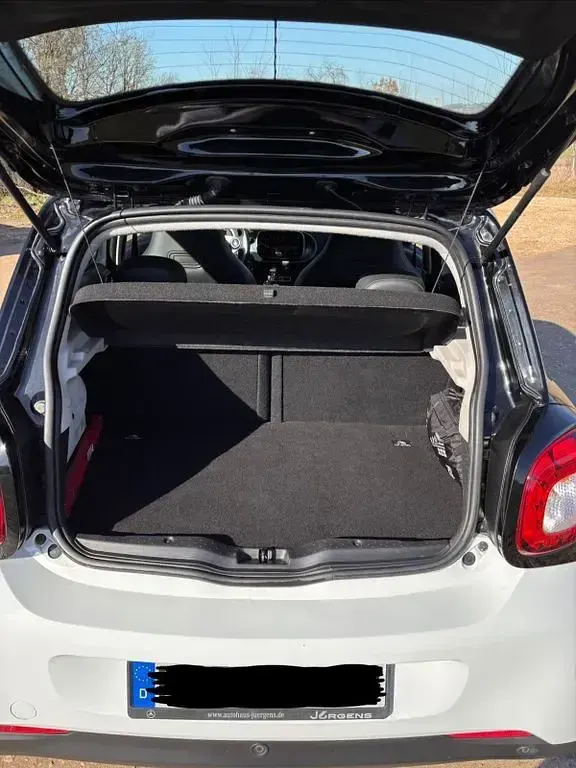 Używany Smart ForFour Prime 90 KM (66 kW) 2016 Biały Hatchback