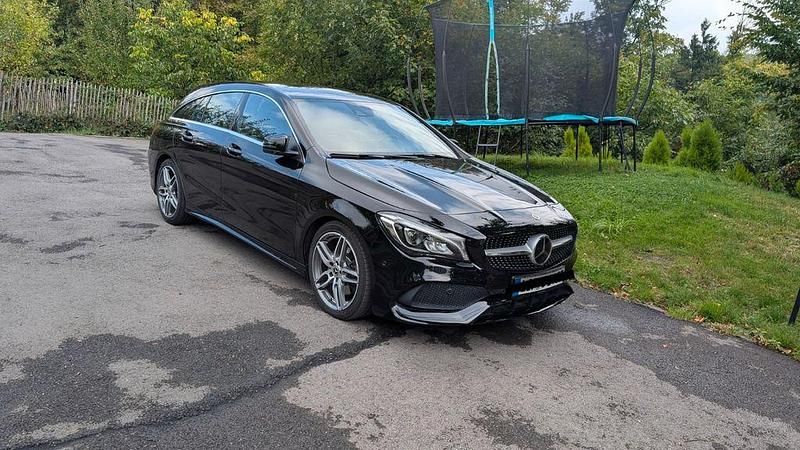 Schwarz Gebraucht 2018 Mercedes CLA220 Shooting Brake Kombi | 19.300 € (Etwas zu teuer) - Bild 1/4