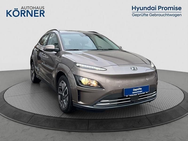 Silky bronze Gebraucht 2022 Hyundai Kona Select SUV | 18.900 € (Fairer Preis) - Bild 1/4