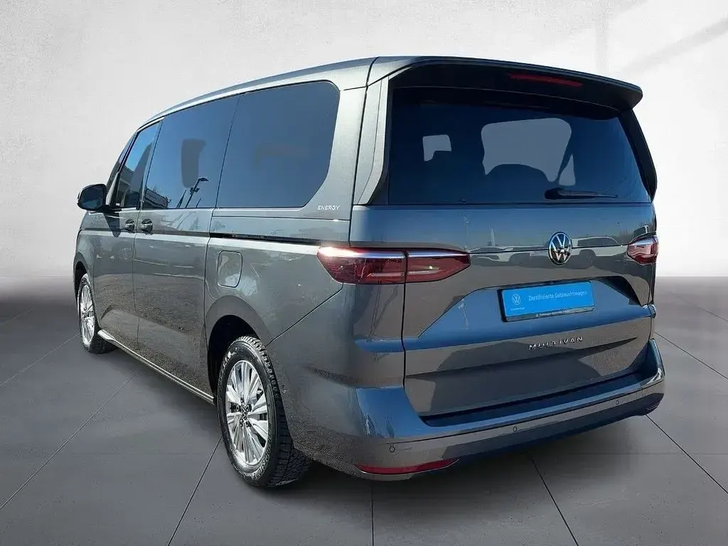 Second-hand VW Multivan Life 150 CP (110 kW) 2026 Gri Monovolum