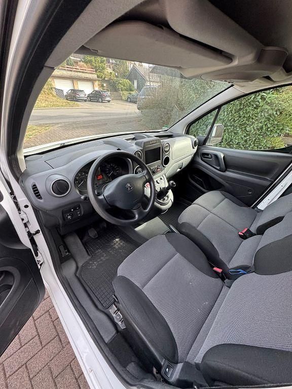 Gebraucht Peugeot Partner 99 PS (72 kW) 2018 Weiß Van / Kleinbus