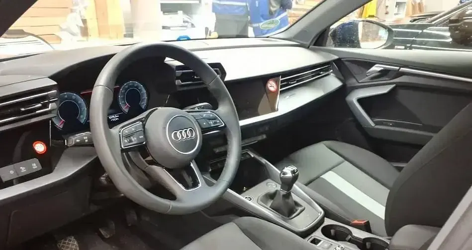 Second-hand Audi A3 Ambiente 150 CP (110 kW) 2025 Albastru Berlinǎ