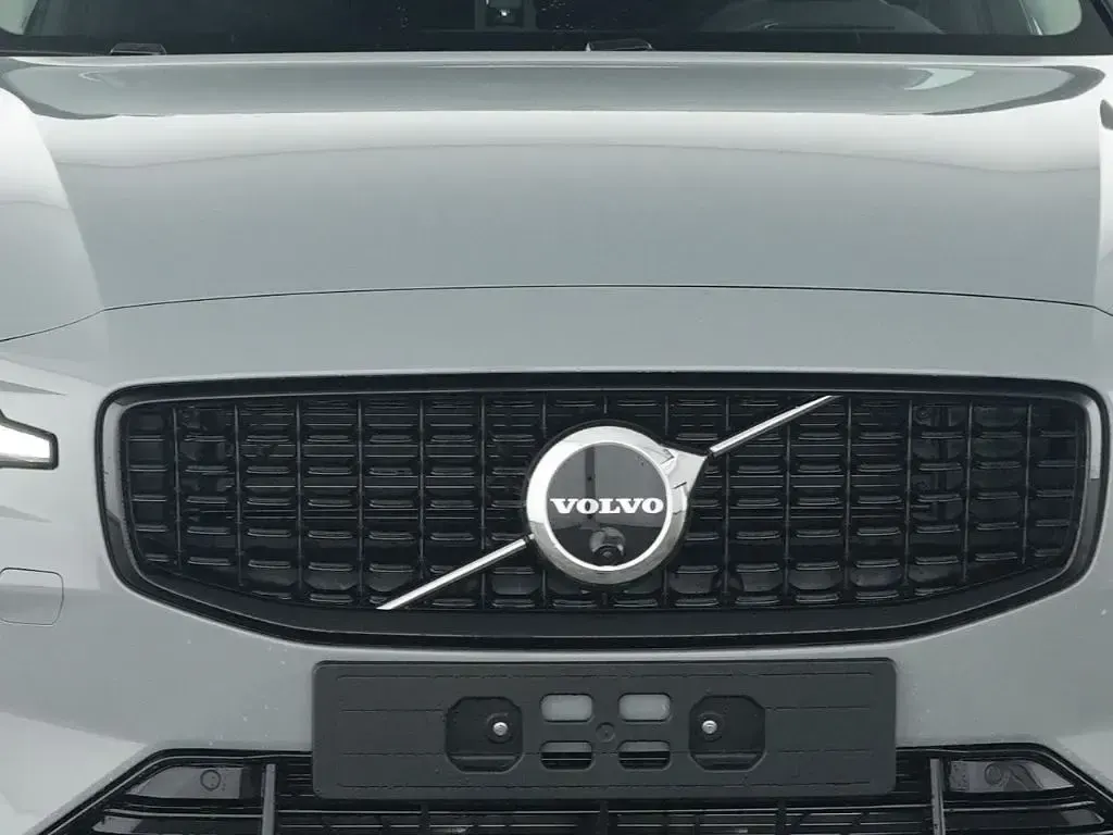 Gebraucht Volvo V60 Plus 197 PS (144 kW) 2026 Grau Kombi