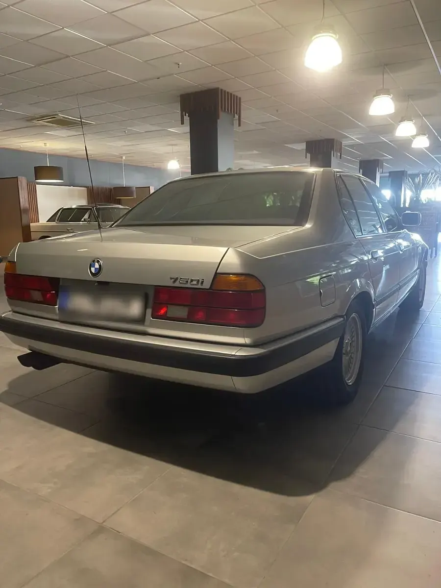 Gebraucht BMW 750 299 PS (219 kW) 1991 Silber Limousine