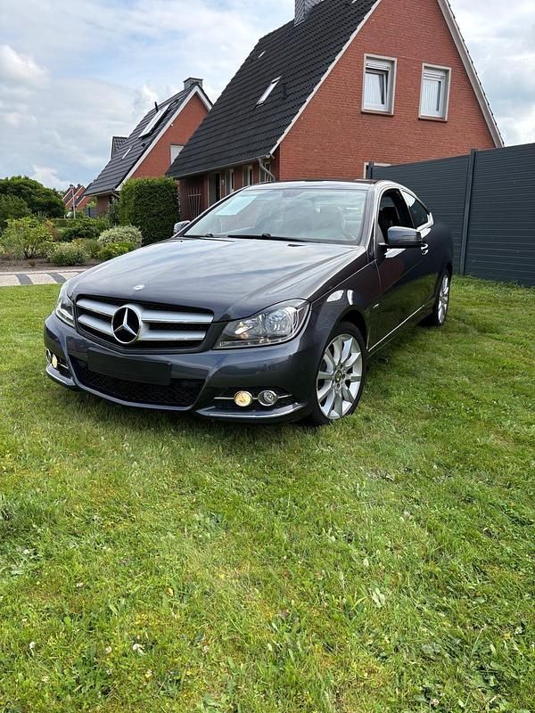 Gebraucht Mercedes C180 156 PS (114 kW) 2012 Grau Coupé