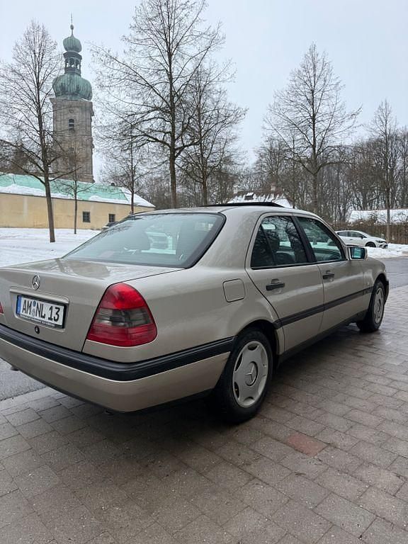 Gebraucht Mercedes C220 Classic 95 PS (69 kW) 1997 Silber Limousine