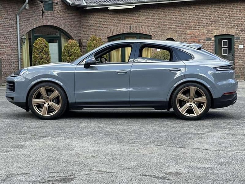 Arktikgrau Gebraucht 2025 Porsche Cayenne Coupe Coupé | 117.790 € (Superpreis) - Bild 1/4