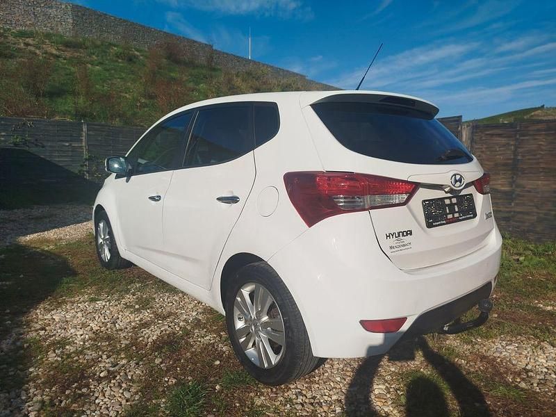 Gebraucht Hyundai ix20 Trend 125 PS (91 kW) 2014 Weiß Kleinwagen