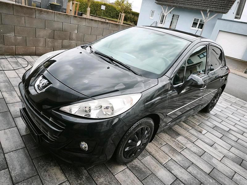 Gebraucht Peugeot 207 120 PS (88 kW) 2011 Schwarz Limousine