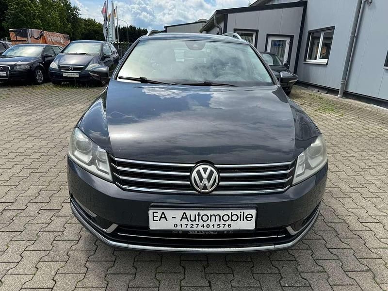Gebraucht VW Passat Highline 140 PS (102 kW) 2011 Uranograu Kombi