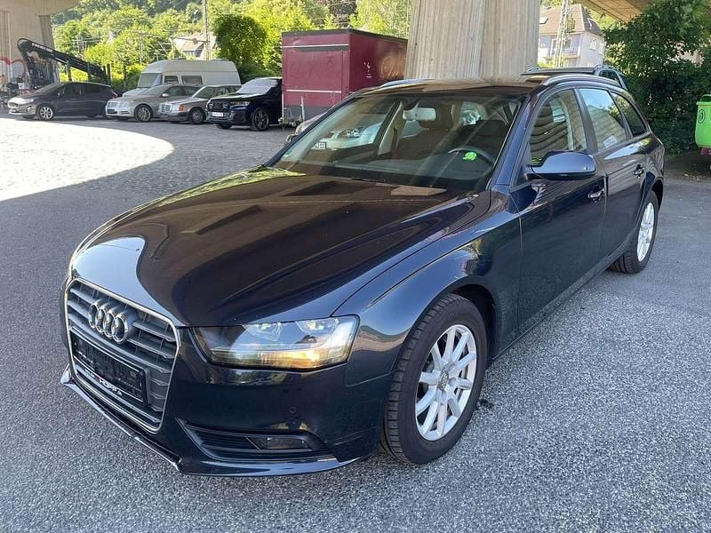 Mondscheinblau Gebraucht 2013 Audi A4 Attraction Kombi | 5.975 € (Superpreis) - Bild 1/4