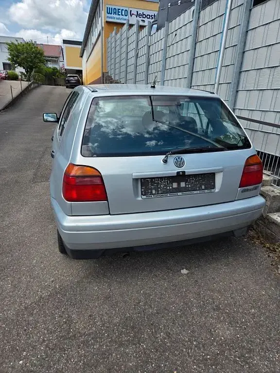 Gebraucht VW Golf III 90 PS (66 kW) 1998 Silber Limousine