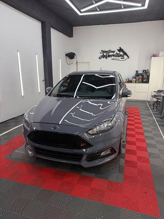 Gebraucht Ford Focus ST 185 PS (136 kW) 2016 Grau Limousine