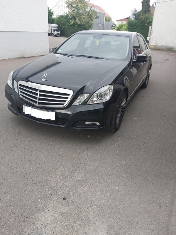 Schwarz Gebraucht 2009 Mercedes E350 Limousine | 7.000 € (Superpreis) - Bild 1/4