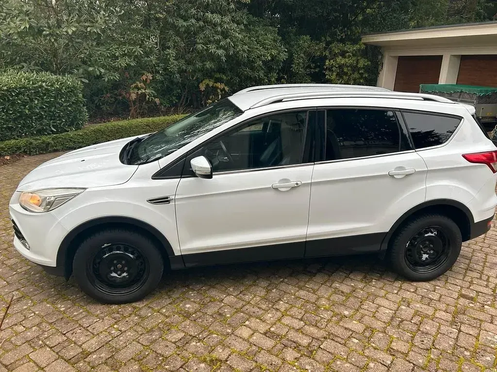 Gebraucht Ford Kuga Individual 140 PS (102 kW) 2013 Weiß SUV