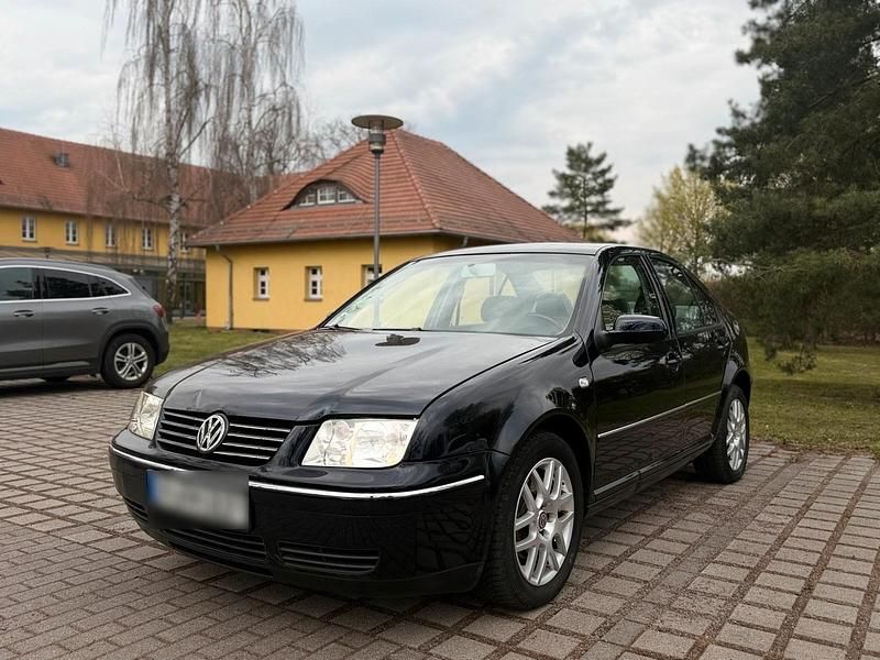 Second-hand VW Bora 105 CP (77 kW) 2003 Negru Berlinǎ