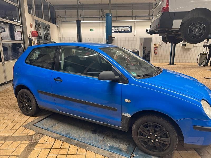 Gebraucht VW Polo 60 PS (44 kW) 2001 Blau Kleinwagen