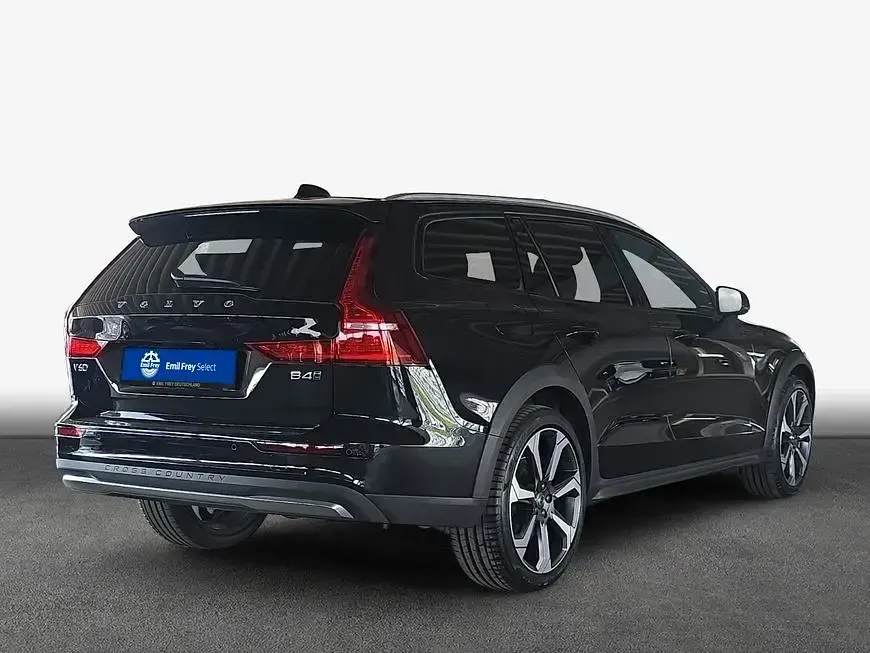Gebraucht Volvo V60 CC Plus 197 PS (144 kW) 2024 Onyx schwarzmetallic Kombi