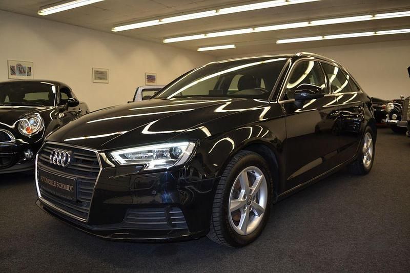 Schwarz Gebraucht 2017 Audi A3 Sportback Ambiente Kleinwagen | 14.999 € (Fairer Preis) - Bild 1/4