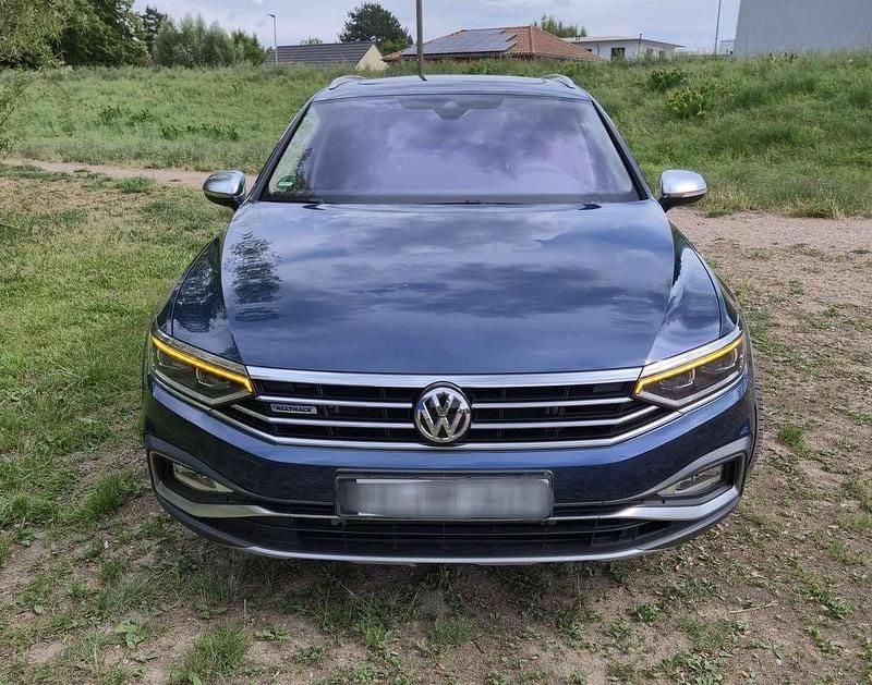 Blau Gebraucht 2019 VW Passat Alltrack Kombi | 28.500 € (Fairer Preis) - Bild 1/4