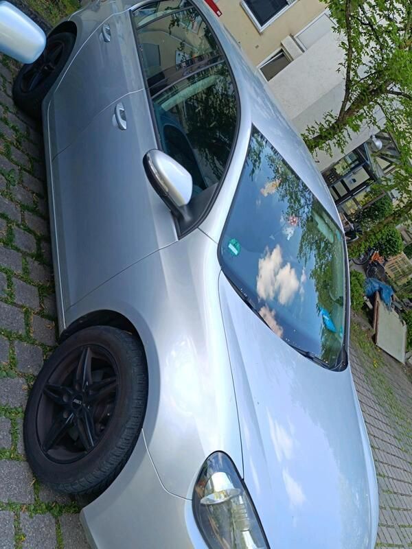Grau Gebraucht 2010 VW Golf VI Limousine | 2.500 € (Superpreis) - Bild 1/4