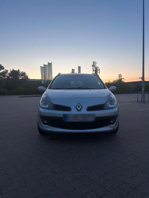 Silber Gebraucht 2009 Renault Clio GrandTour Rip Curl Kombi | 2.900 € - Bild 1/4