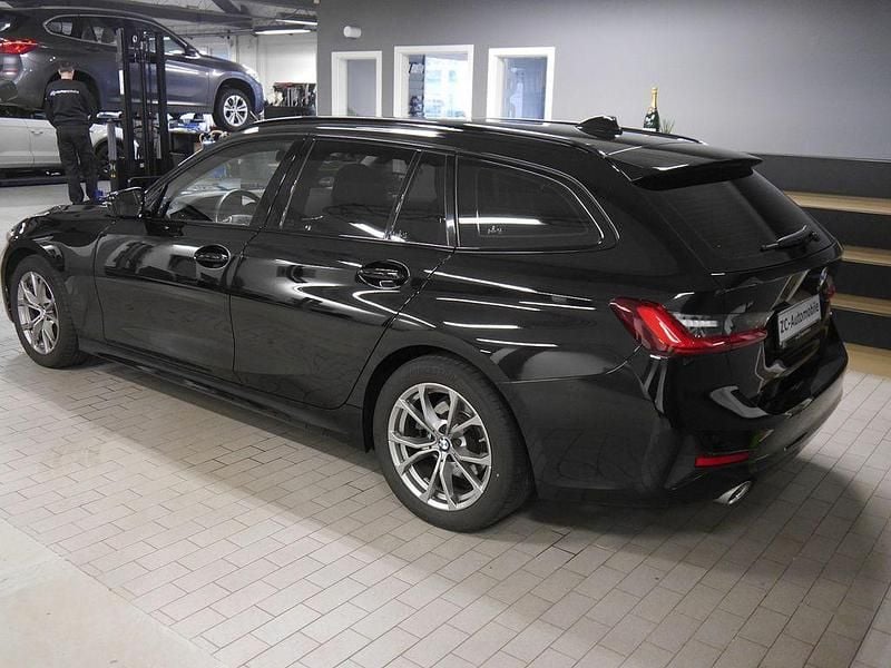 Gebraucht BMW 320 Sport Line 190 PS (139 kW) 2022 Schwarz Limousine