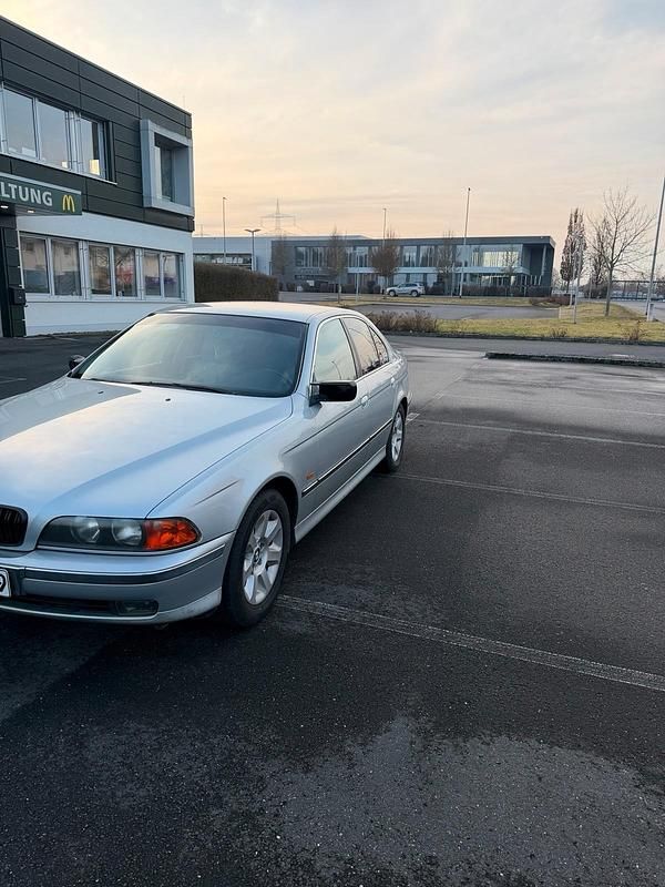 Silber Gebraucht 1998 BMW 528 Sport Line Limousine | 3.600 € (Fairer Preis) - Bild 1/4