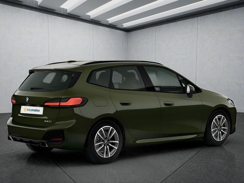 Neu BMW 220 Active Tourer 170 PS (125 kW) 2026 Grün Van / Kleinbus