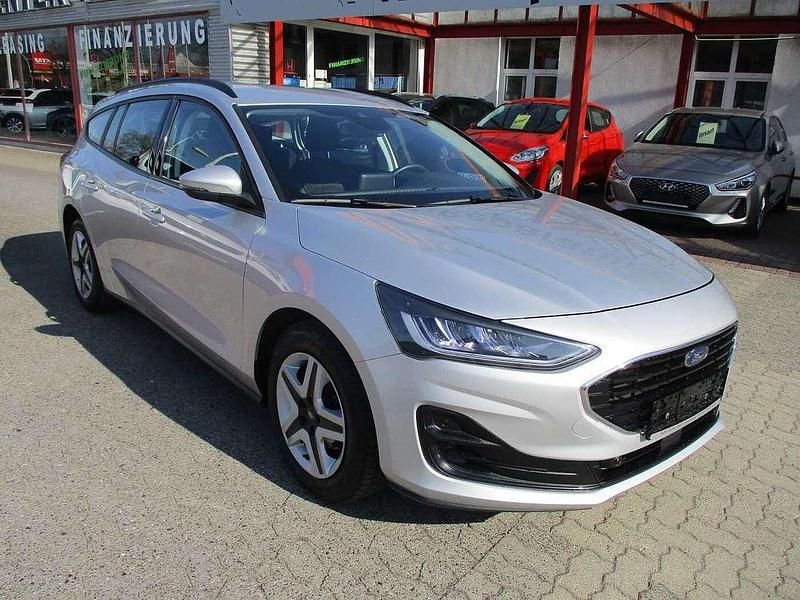 Gebraucht Ford Focus Cool & Connect 120 PS (88 kW) 2022 Polar silber metallic Kombi