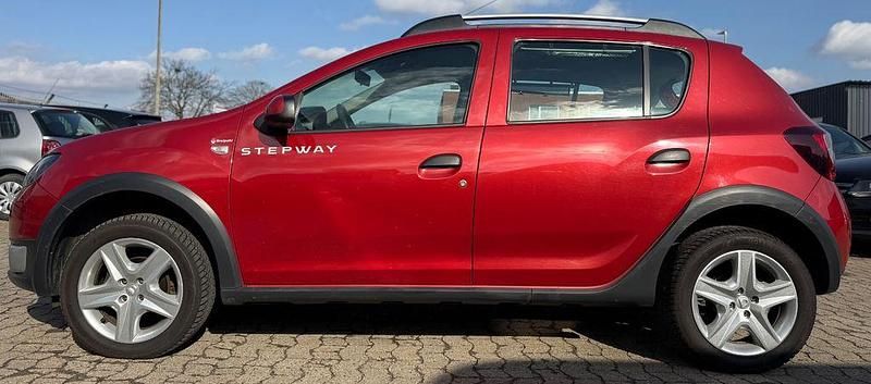 Gebraucht Dacia Sandero Stepway 90 PS (66 kW) 2014 Rot Limousine