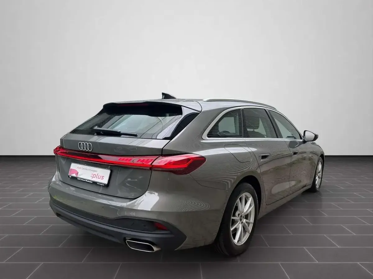 Gebraucht Audi A5 Basis 150 PS (110 kW) 2025 Chronosgrau metallic (metallic) Kombi