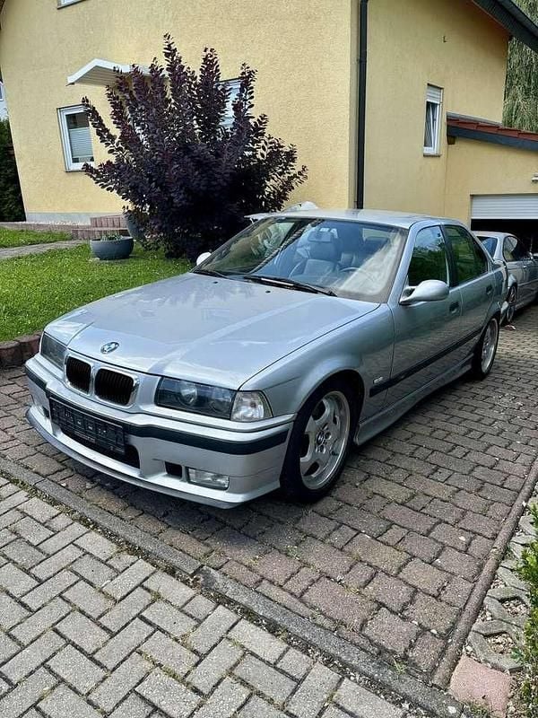 Silber Gebraucht 1996 BMW M3 Limousine | 32.000 € (Fairer Preis) - Bild 1/4