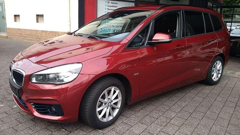 Rot Gebraucht 2016 BMW 218 Gran Tourer M Sport Van / Kleinbus | 11.200 € (Superpreis) - Bild 1/4