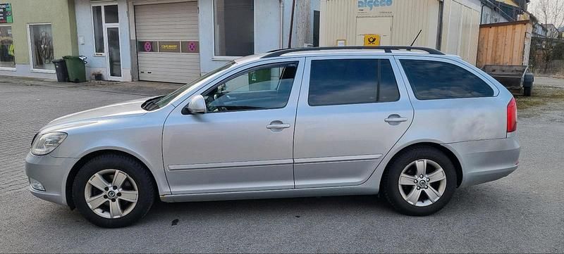 Gebraucht Skoda Octavia 105 PS (77 kW) 2011 Silber Kombi