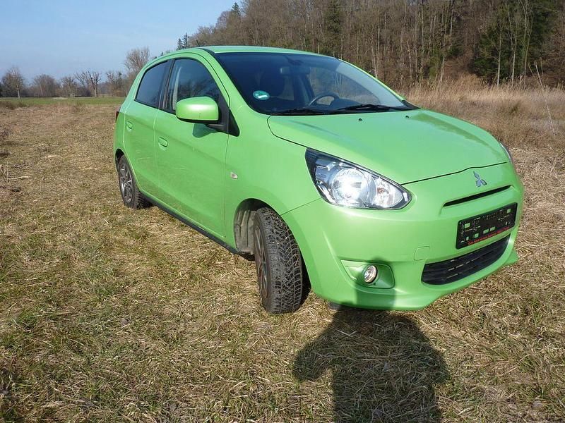 Gebraucht Mitsubishi Space Star Classic Collection Plus 80 PS (58 kW) 2015 Grün Limousine