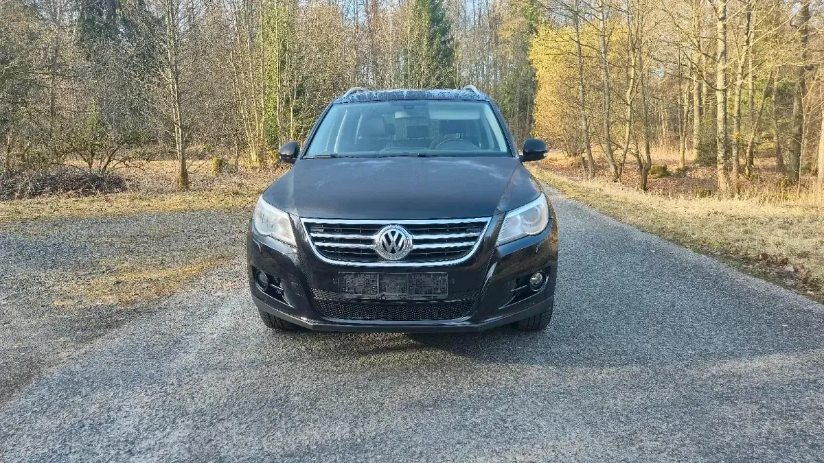 Second-hand VW Tiguan Team 170 CP (125 kW) 2011 Negru SUV