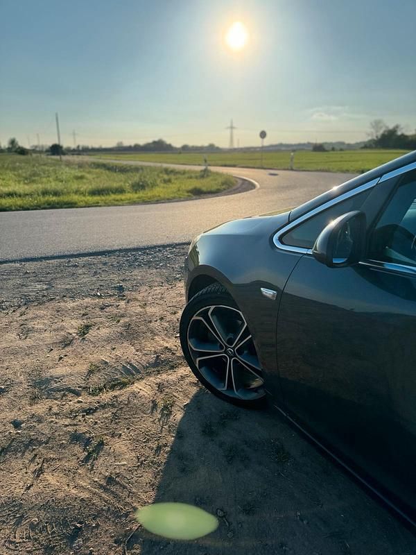 Gebraucht Opel Astra 162 PS (119 kW) 2012 Grau Kombi