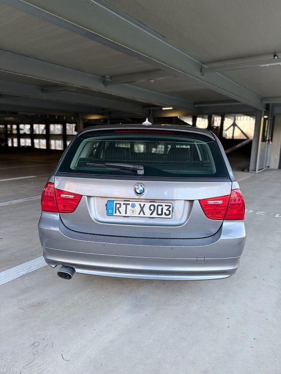 Gebraucht BMW 320 184 PS (135 kW) 2010 Grau Kombi