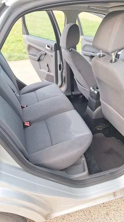 Gebraucht Ford Focus 101 PS (74 kW) 2005 Silber Limousine