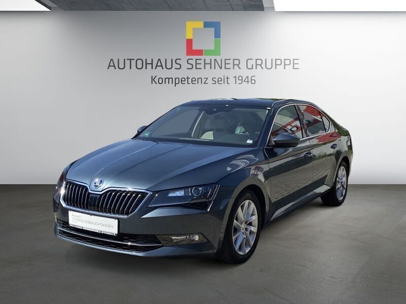 Quarzgrau metallic (grau) met. quarzgrau metallic (grau) met. Gebraucht 2019 Skoda Superb Style Limousine | 20.970 € (Superpreis) - Bild 1/4
